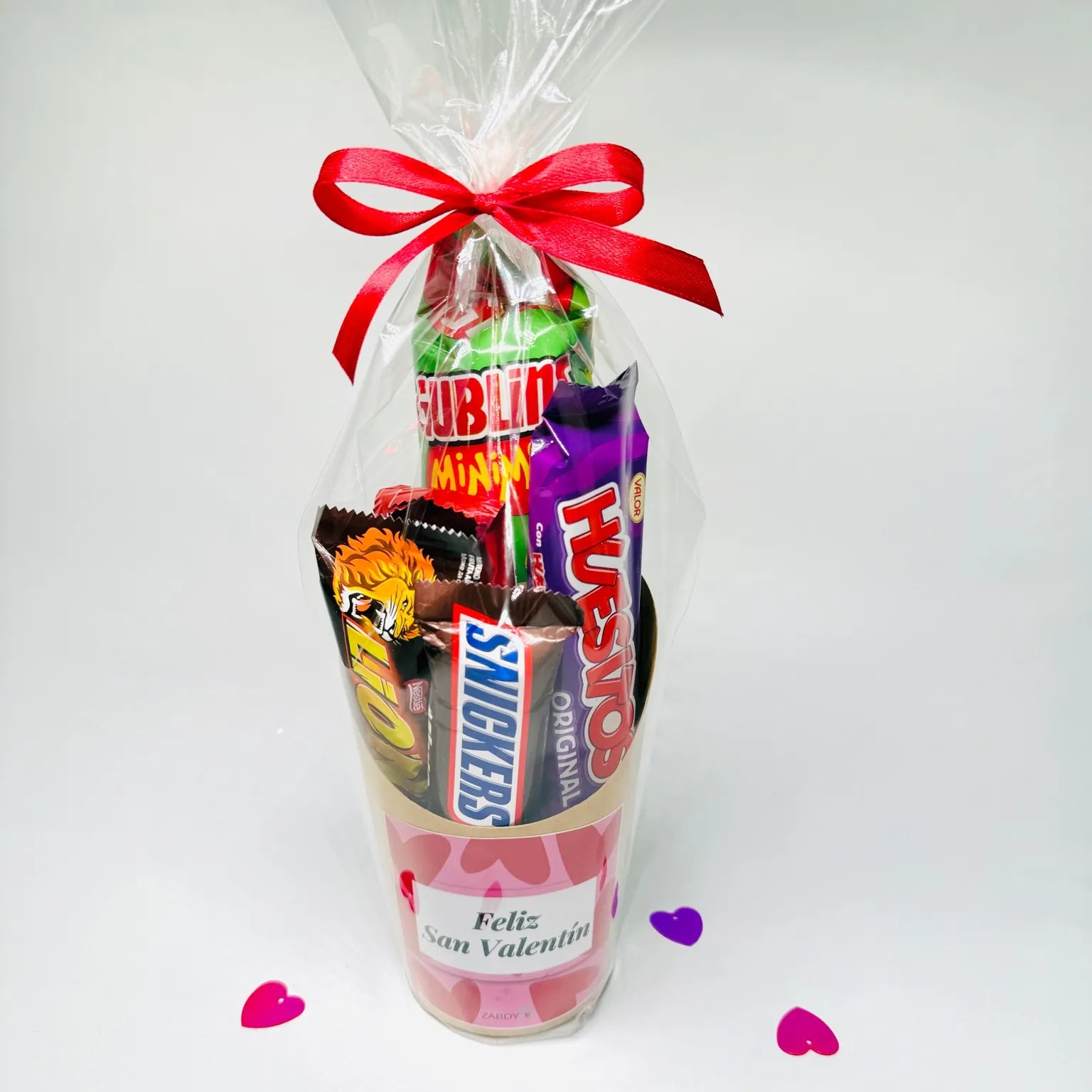 Composición Dulce San Valentín Con Chocolates Y Snacks