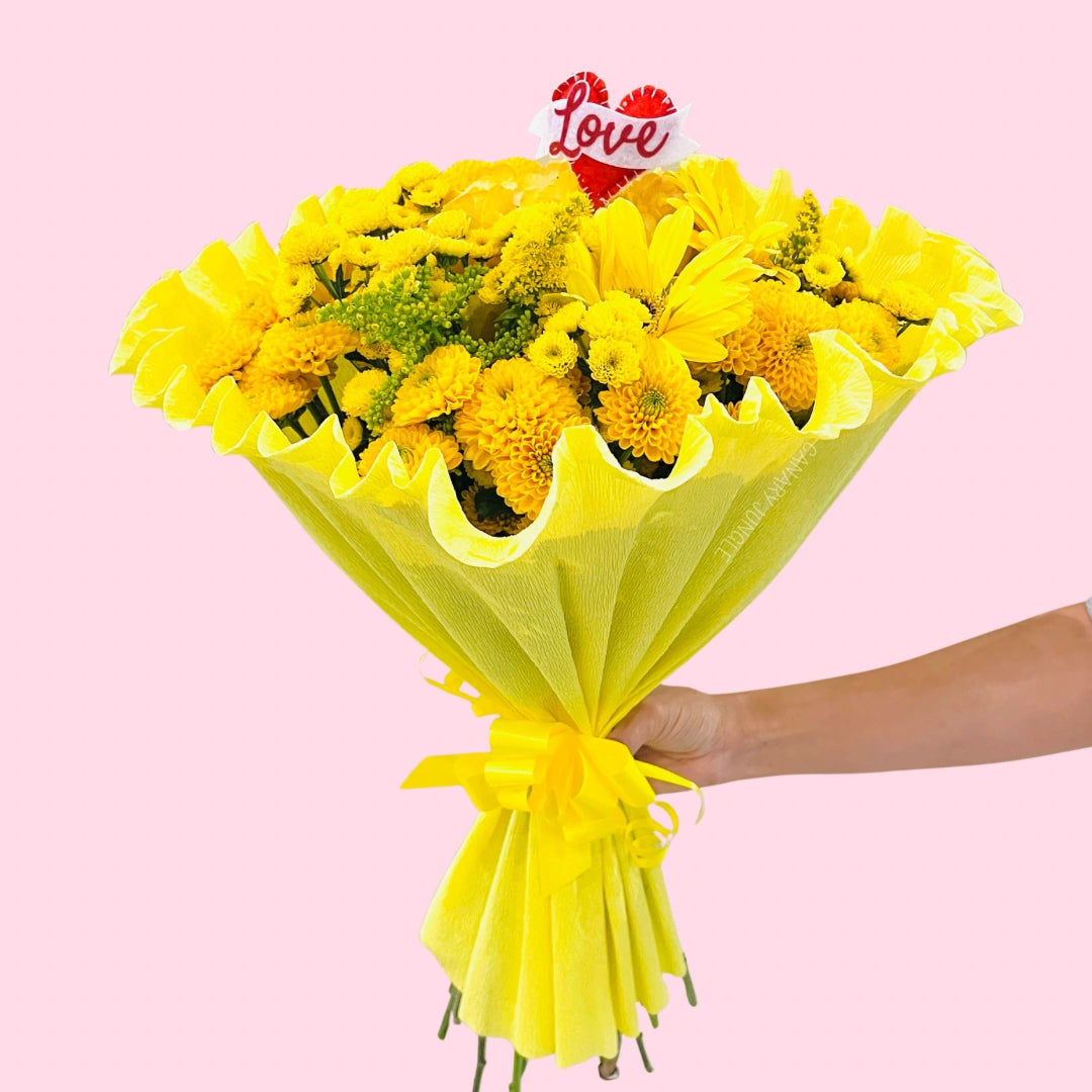Ramo Amarillo de Flores Variadas con Topper Love – Detalle Alegre y Lleno de Luz