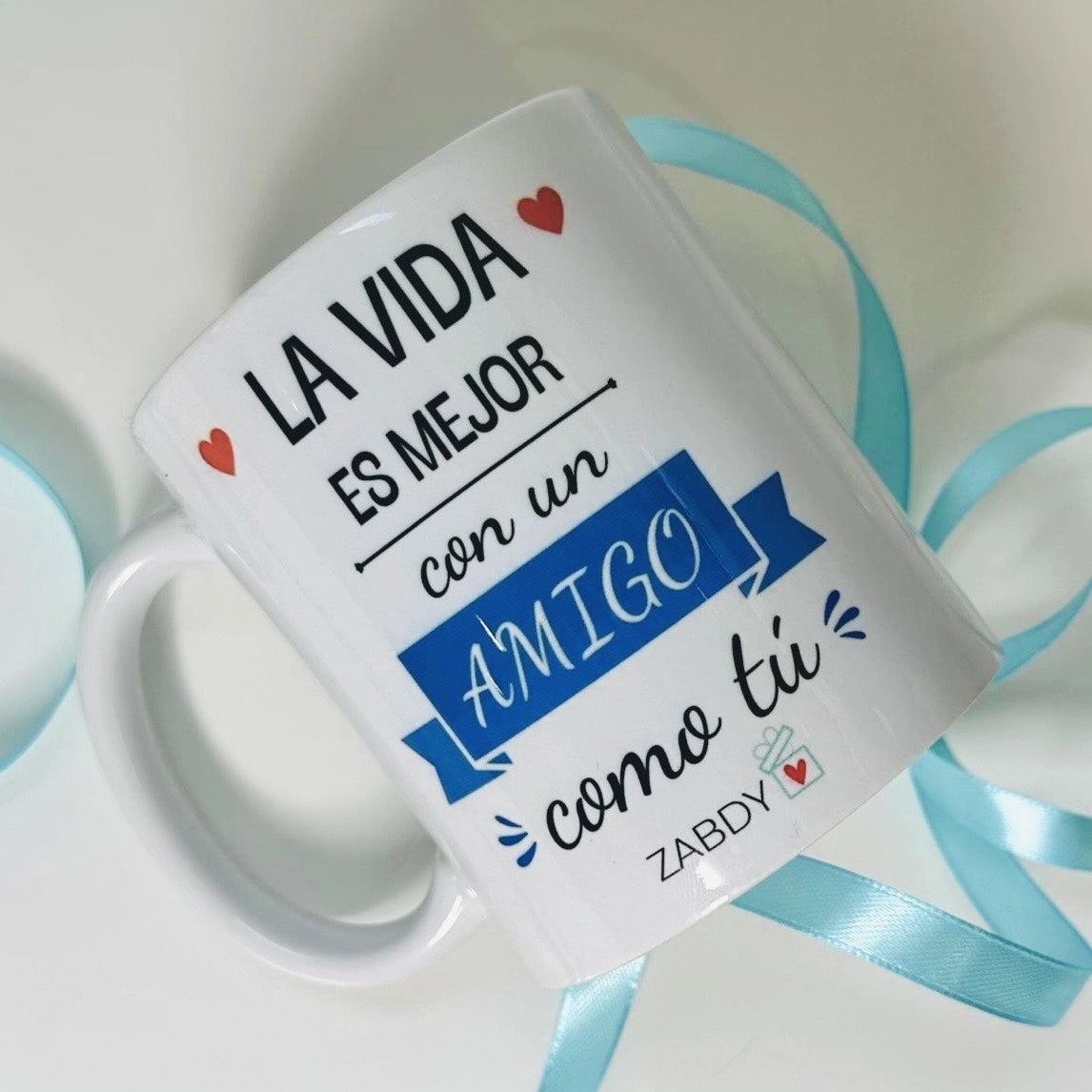 Taza “La Vida Es Mejor Con Un Amigo Como Tú”