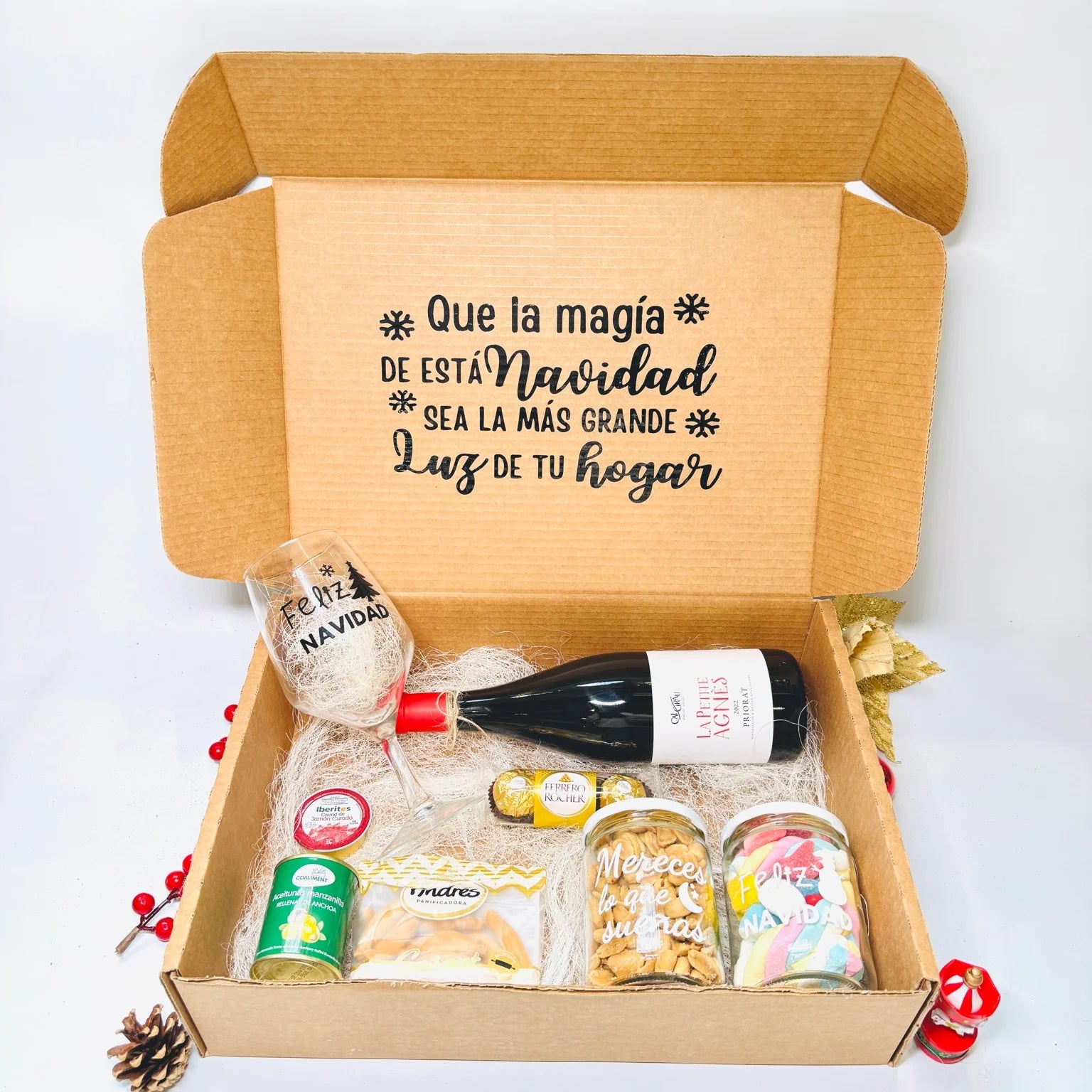 Caja Regalo Navidad Gourmet con Vino, Copa Personalizada y Snacks – Detalle Navideño Premium