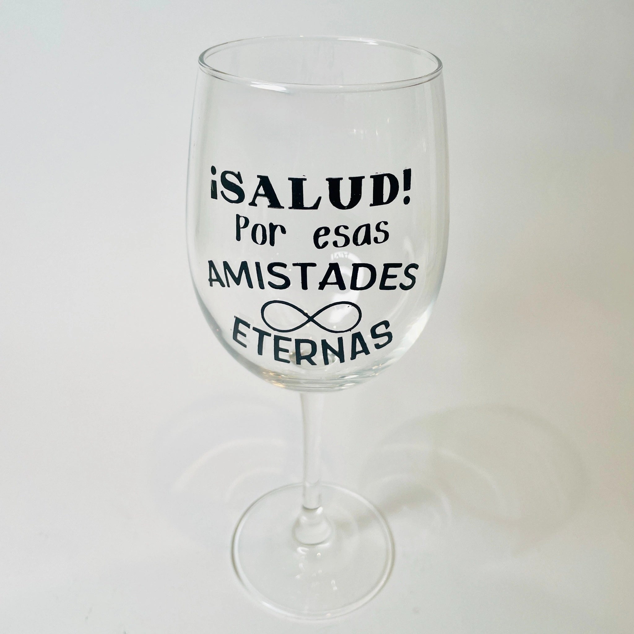 Copa De Vino “¡Salud! Por Esas Amistades Eternas”