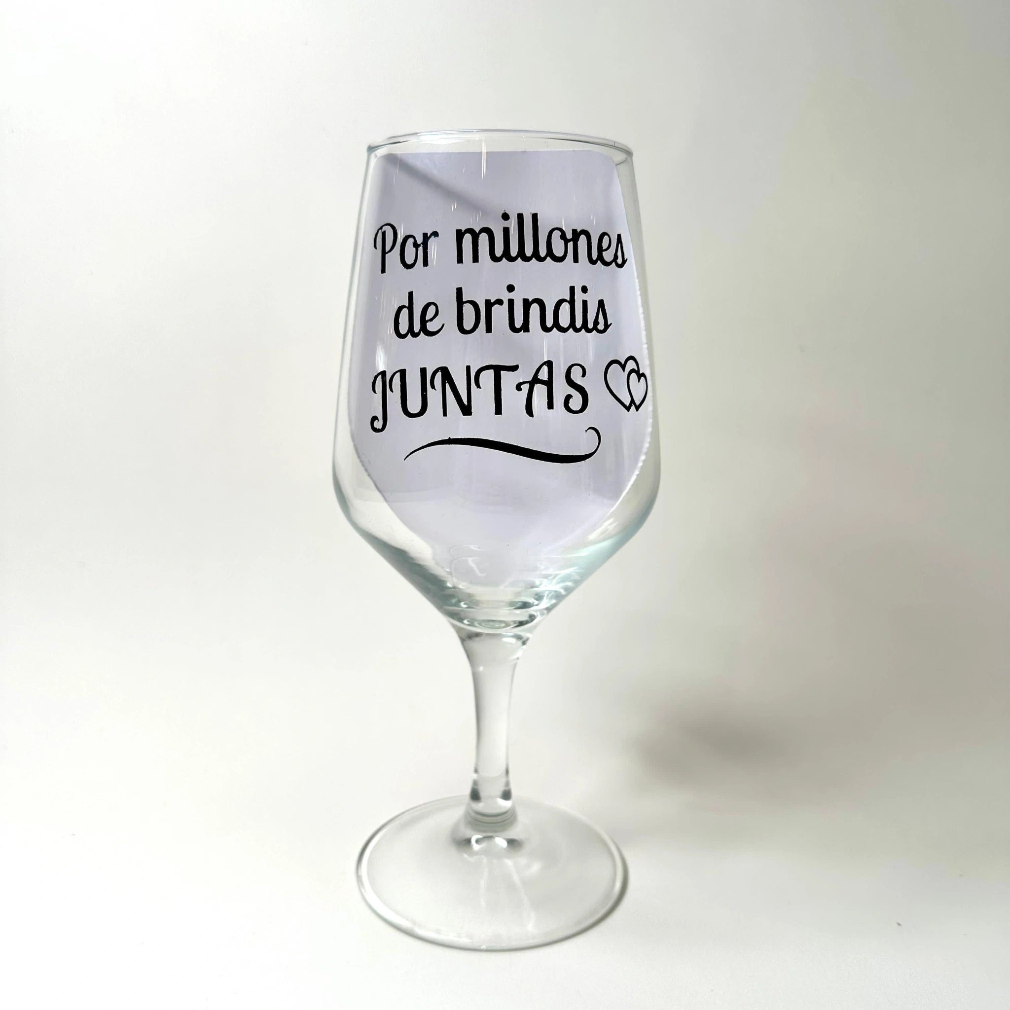 Copa De Vino “Por Millones De Brindis Juntas”