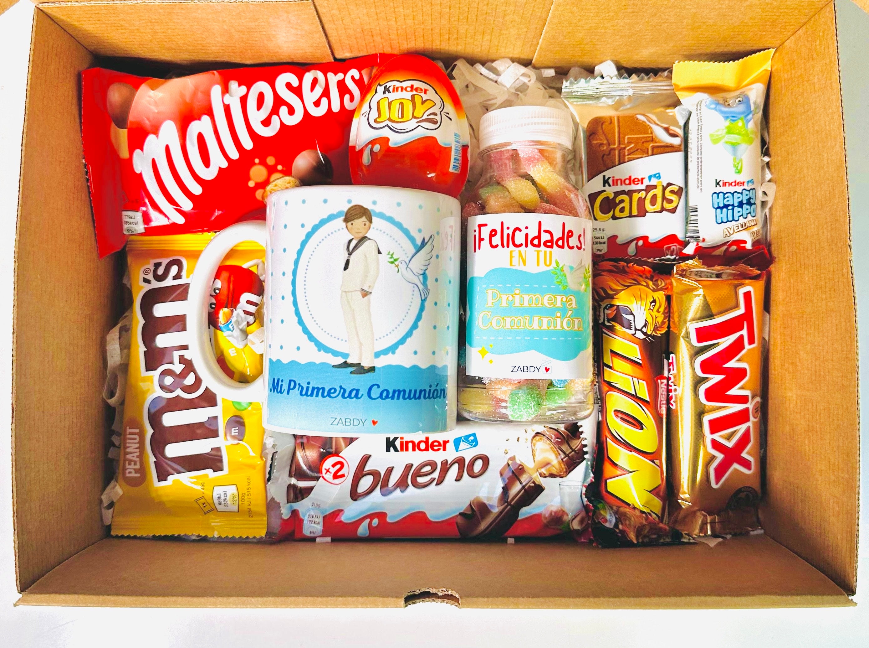 Caja regalo Primera Comunión con dulces y taza personalizada niño "El amor guíe tu camino"