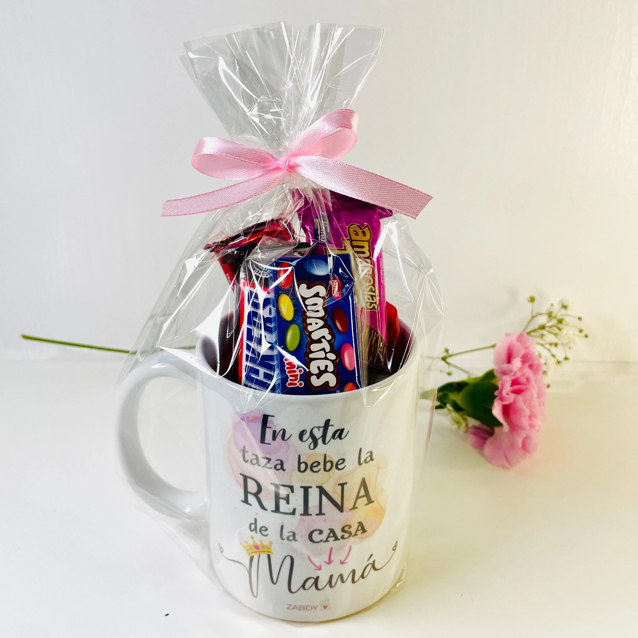 Taza Dulce “En Esta Taza Bebe La Reina De La Casa Mamá”